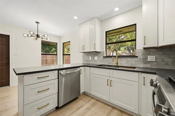 $465,000 | 5322 Briarbend Drive, Houston, TX 77096