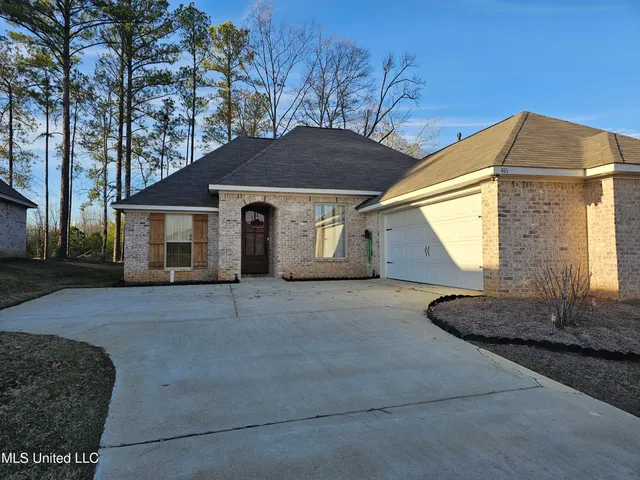 $295,500 | 465 Silver Hill Drive, Pearl, MS 39208