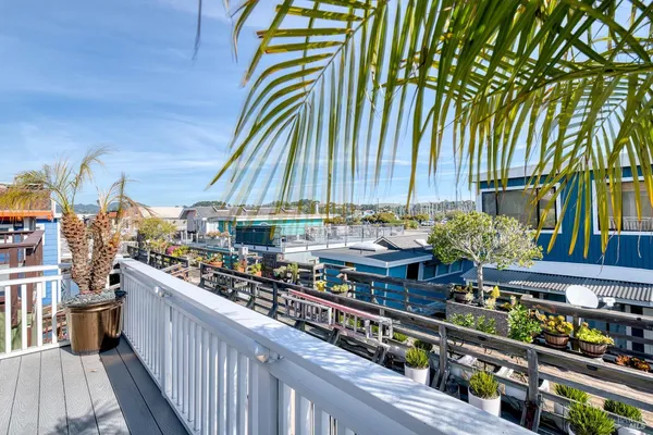 $1,150,000 | 17 East Pier, Sausalito, CA 94965