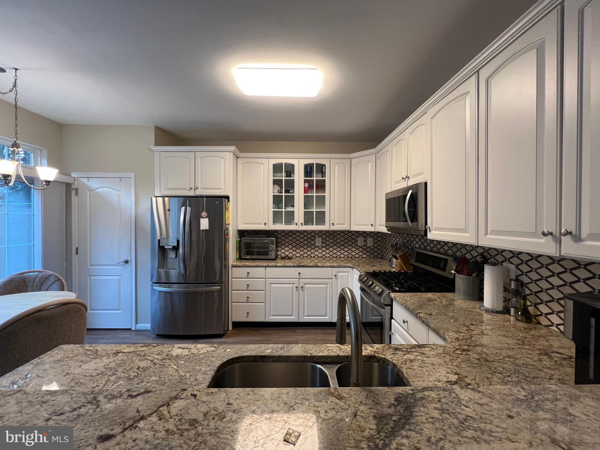 1475 Quaker Ridge West Chester, PA 19380 - Photo 11 of 51 Kitchen with granite countertops