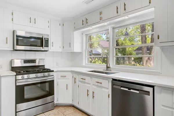 $3,750 | 238 Howle Avenue, Charleston, SC 29412