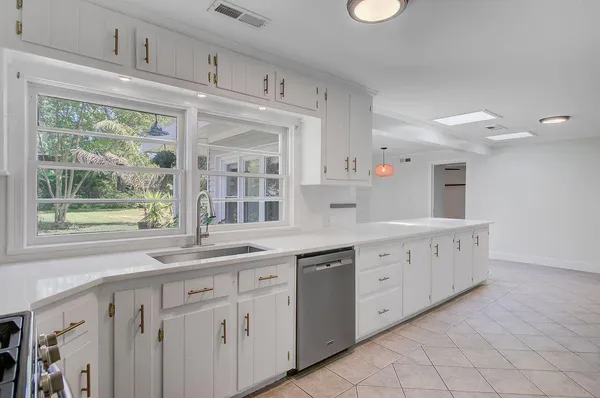 $3,750 | 238 Howle Avenue, Charleston, SC 29412