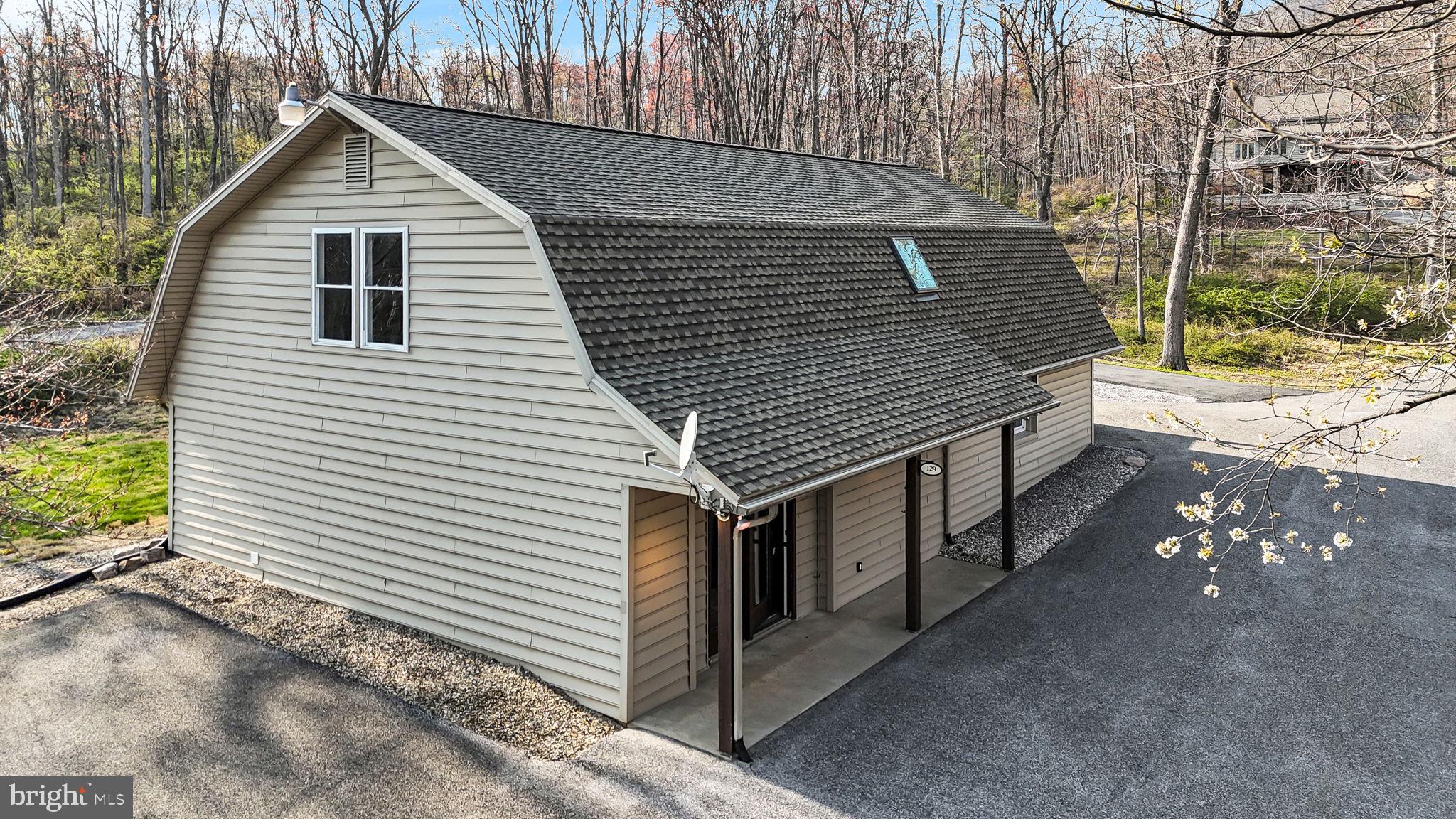 125 Bobcat Road Carlisle, PA 17015 - Photo 60 of 83 129 Bobcat Road - 1st floor entry