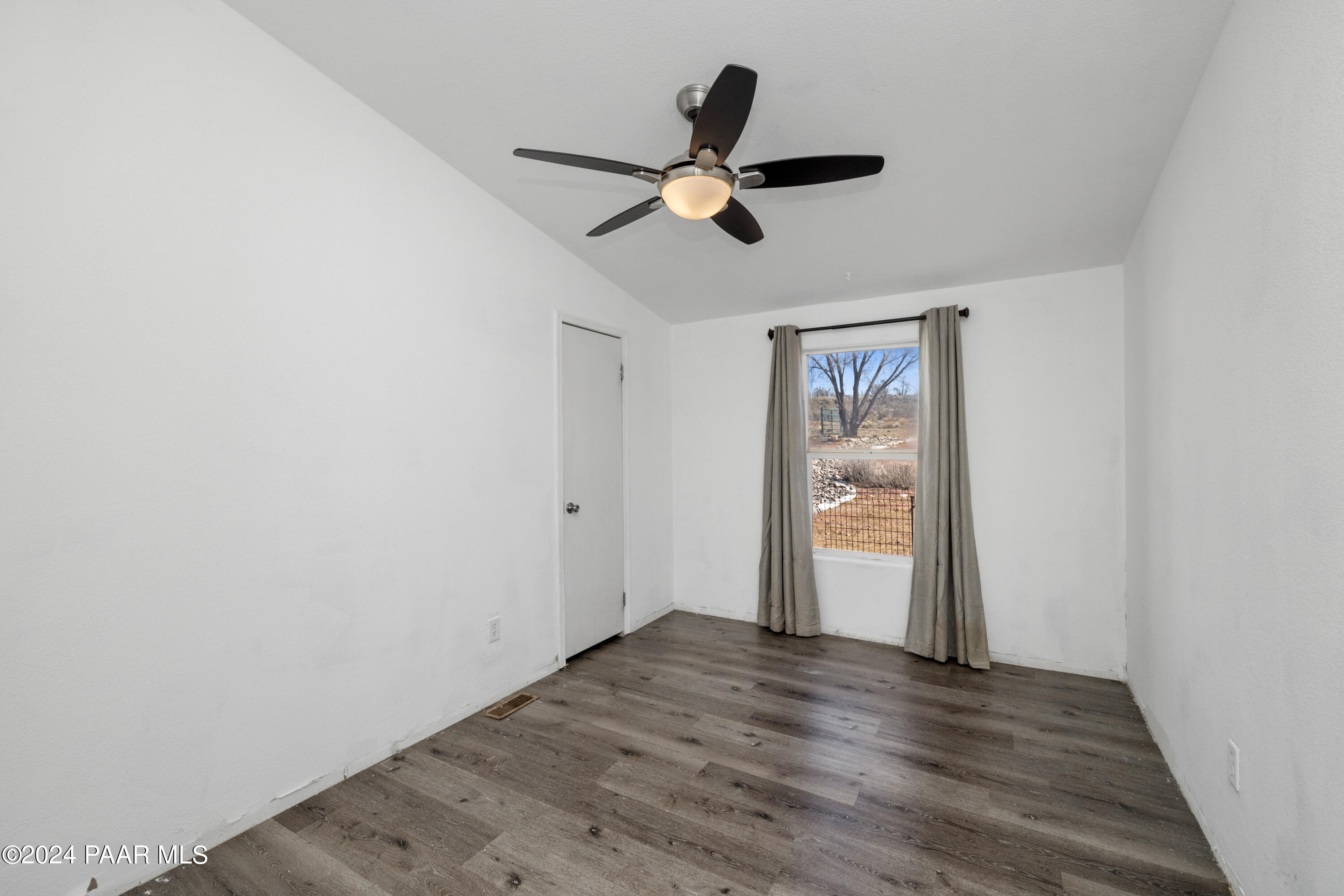 755 East Verde Ranch Road Paulden, AZ 86334 - Photo 17 of 26 017_Bedroom 3