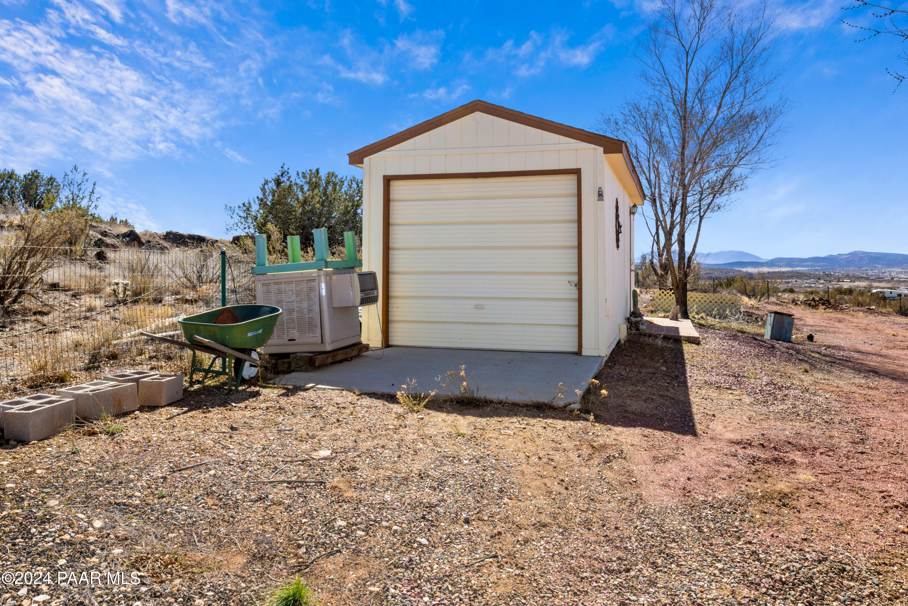 755 East Verde Ranch Road Paulden, AZ 86334 - Photo 21 of 26 021_Garage