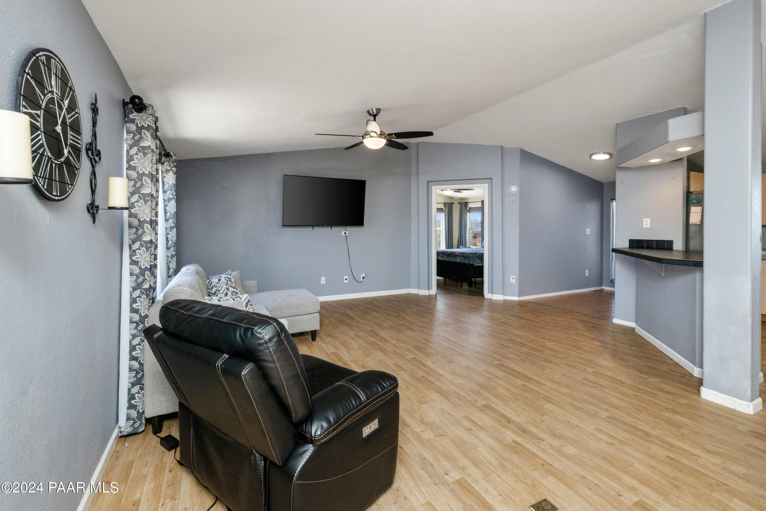 005_Living Room