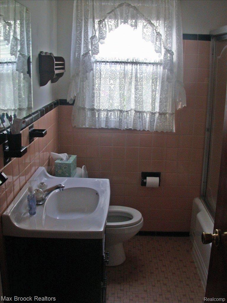3103 Inman Street Ferndale, MI 48220 - Photo 10 of 13 FULL BATH