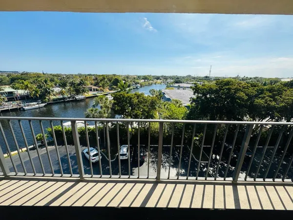 $3,300 | 21 Royal Palm Way, Unit 6050, Boca Raton, FL 33432