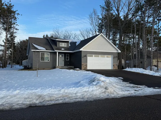 $484,900 | 1141 Pinewood Trail, New Richmond, WI 54017