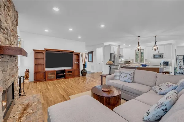 $750,000 | 414 Watercolor Drive, Sparta, TN 38583