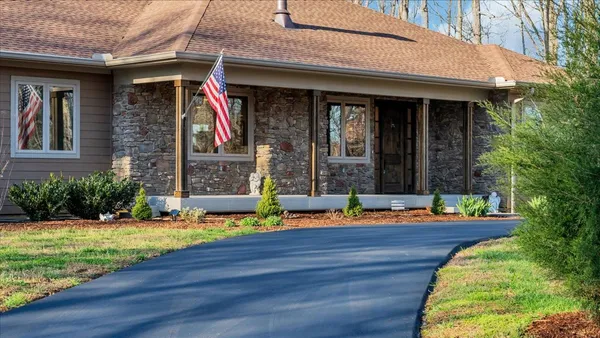 $750,000 | 414 Watercolor Drive, Sparta, TN 38583