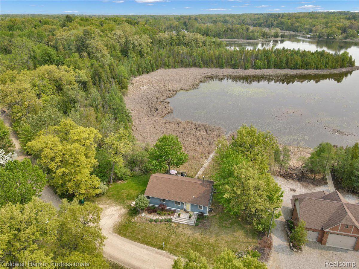 798 Gravel Ridge Road Leonard, MI 48367 - Photo 12 of 48 Gallery Image 12
