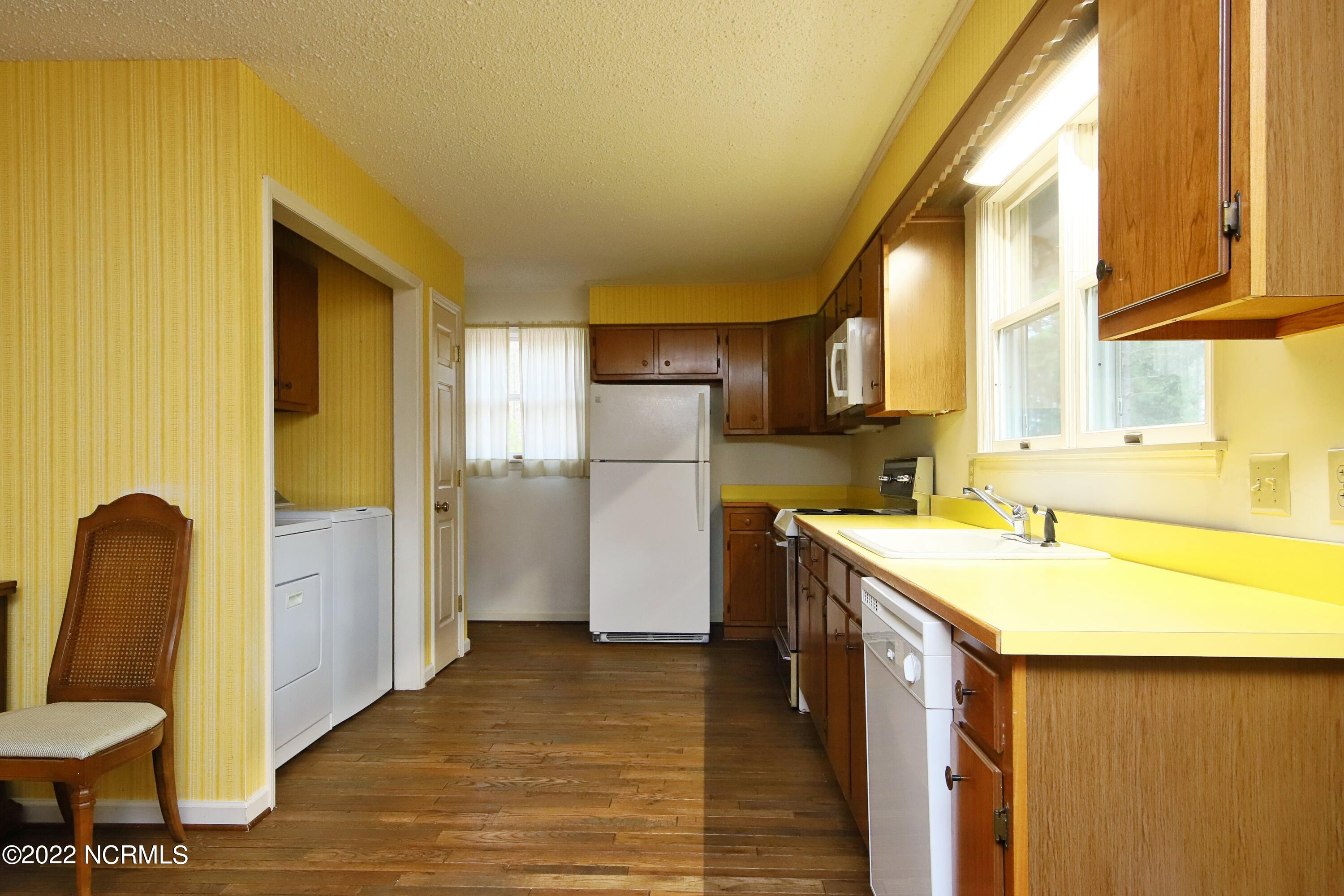 40 Bel Air Drive Pinehurst, NC 28374 - Photo 17 of 28 Kitchen