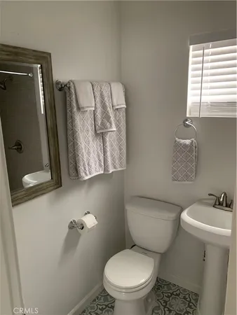 $1,550 | 410 Rose Place, Long Beach, CA 90802