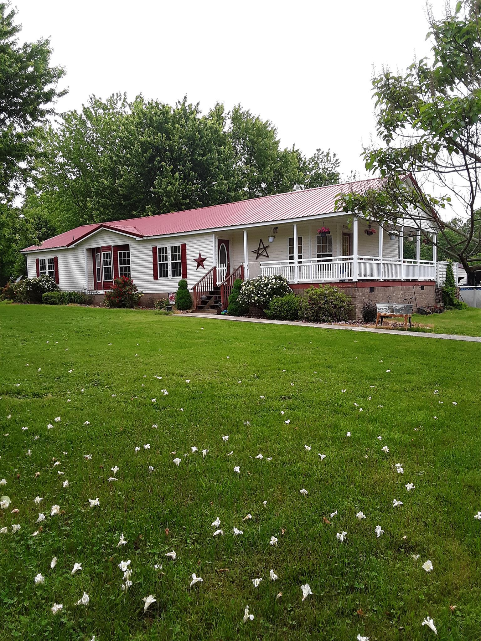 289 Ray Jent Road Bethpage, TN 37022 - Photo 1 of 19 a front view of a house with a garden