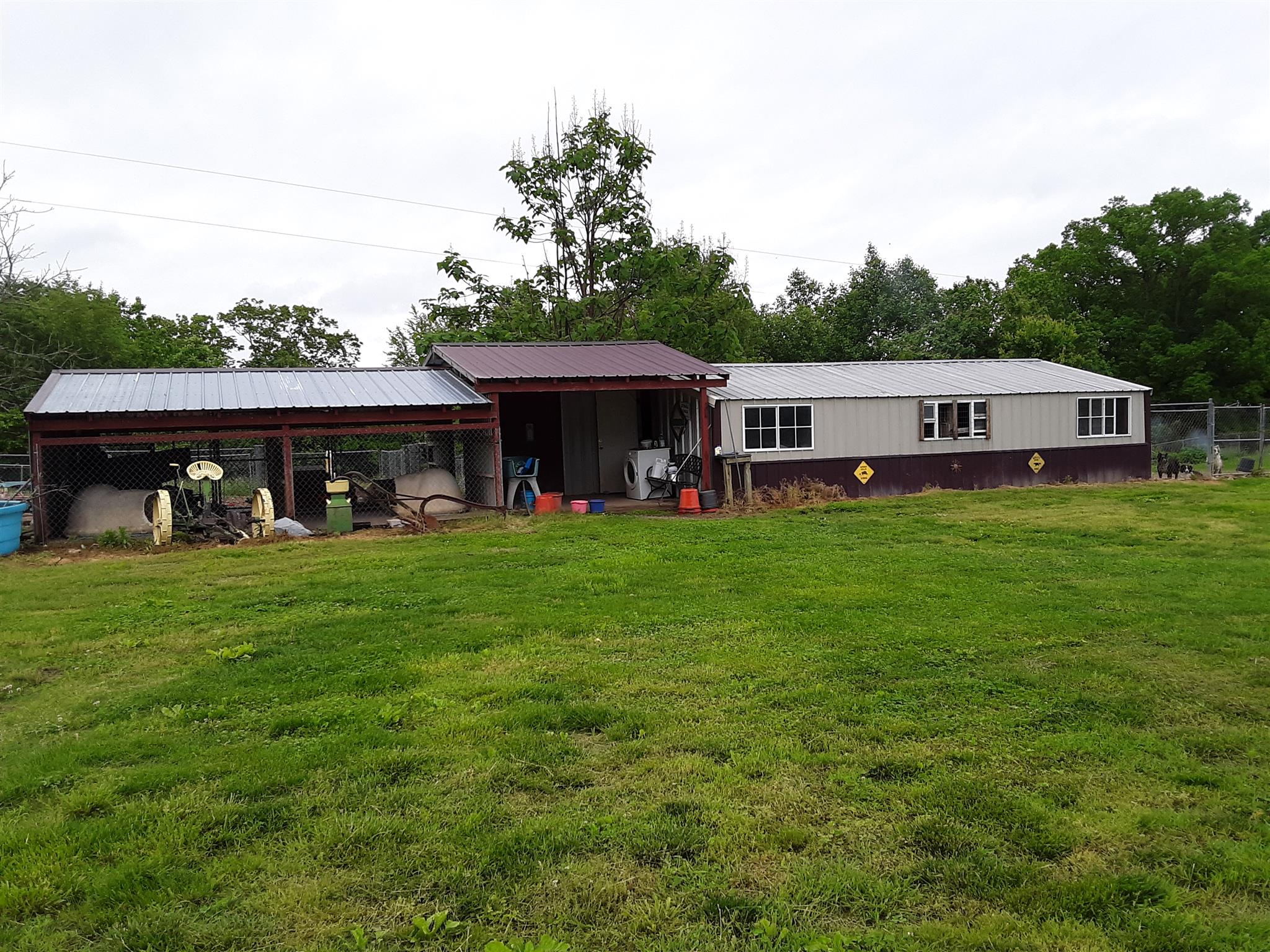 289 Ray Jent Road Bethpage, TN 37022 - Photo 7 of 19 a view of a house with a yard and sitting area