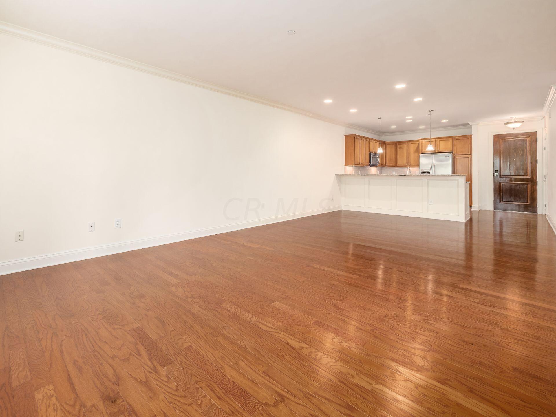 3175 Tremont Road, Unit 211 Columbus, OH 43221 - Photo 12 of 39 013_31_N 3175 Tremont 211 044