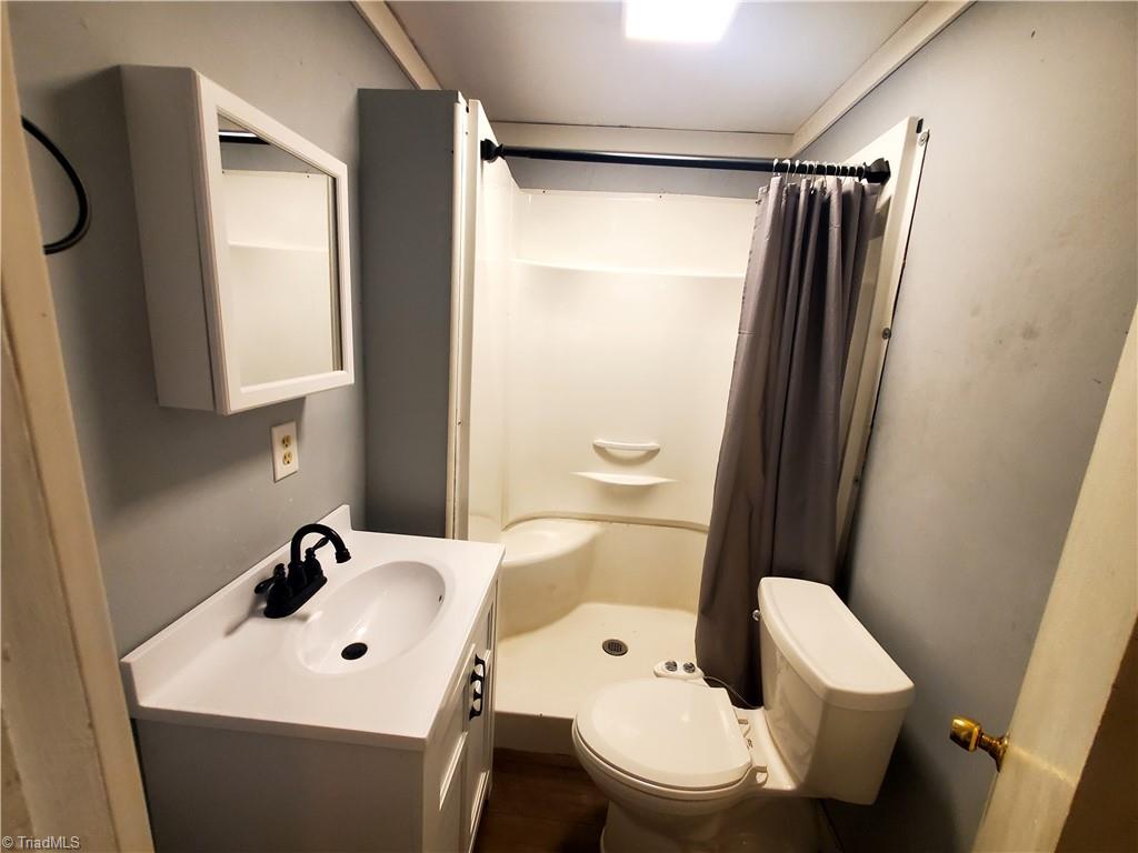 943 Haystack Road Mount Airy, NC 27030 - Photo 9 of 23 Bathroom