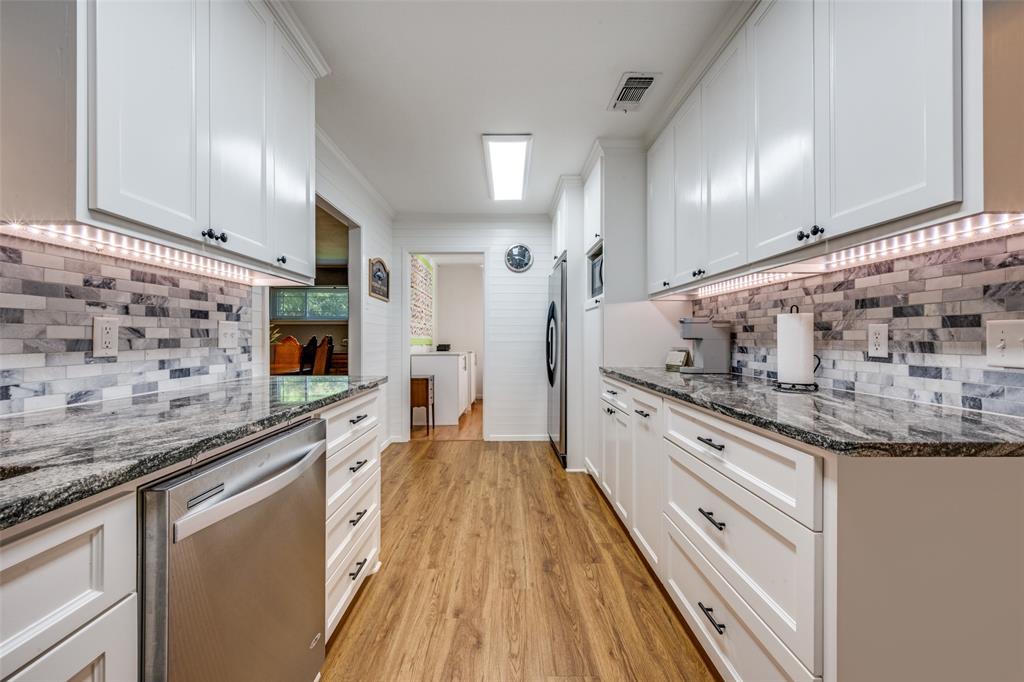 1027 Stanley Street Denton, TX 76201 - Photo 18 of 35 GRANITE COUNTERTOPS~SS APPLIANCES~SUBWAY TILED BACKSPLASH~CABINETS GALORE~