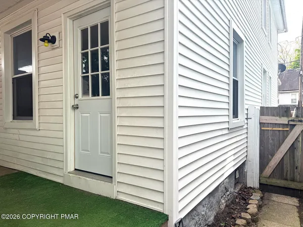 $1,700 | 609 George Street, Pen Argyl, PA 18072