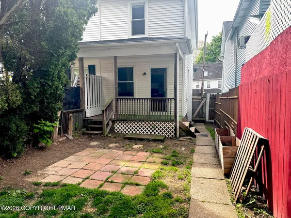 $1,700 | 609 George Street, Pen Argyl, PA 18072