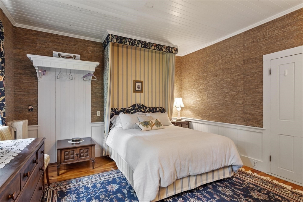 19 North Main Street Petersham, MA 01366 - Photo 25 of 38