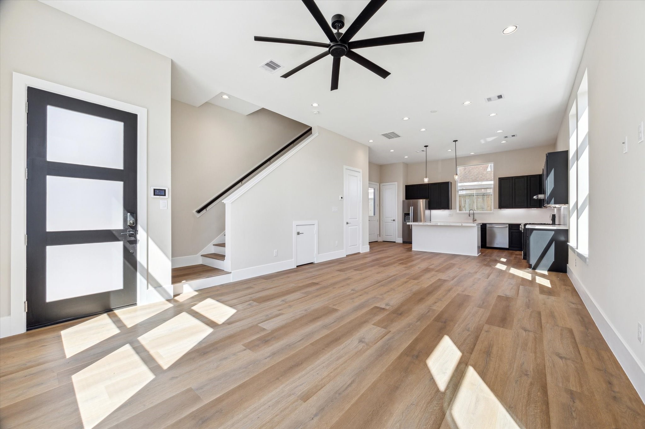 5617 Leonard Street Houston, TX 77023 - Photo 2 of 18