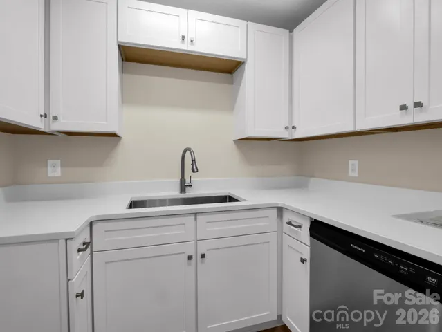 $224,000 | 520 Courtwood Lane, Unit 4, Hendersonville, NC 28739