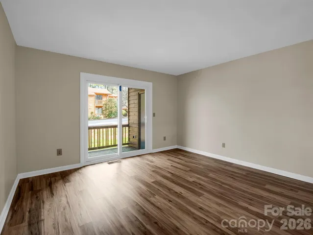 $224,000 | 520 Courtwood Lane, Unit 4, Hendersonville, NC 28739