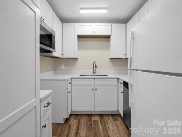 $224,000 | 520 Courtwood Lane, Unit 4, Hendersonville, NC 28739