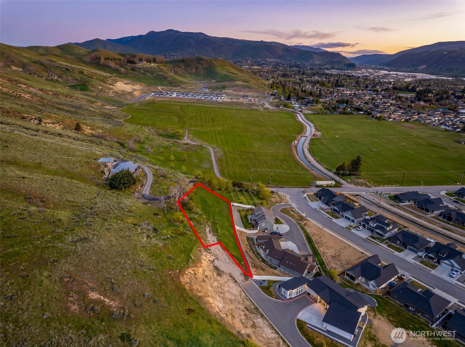 935 Silas Lane Wenatchee, WA 98801 - Photo 1 of 24