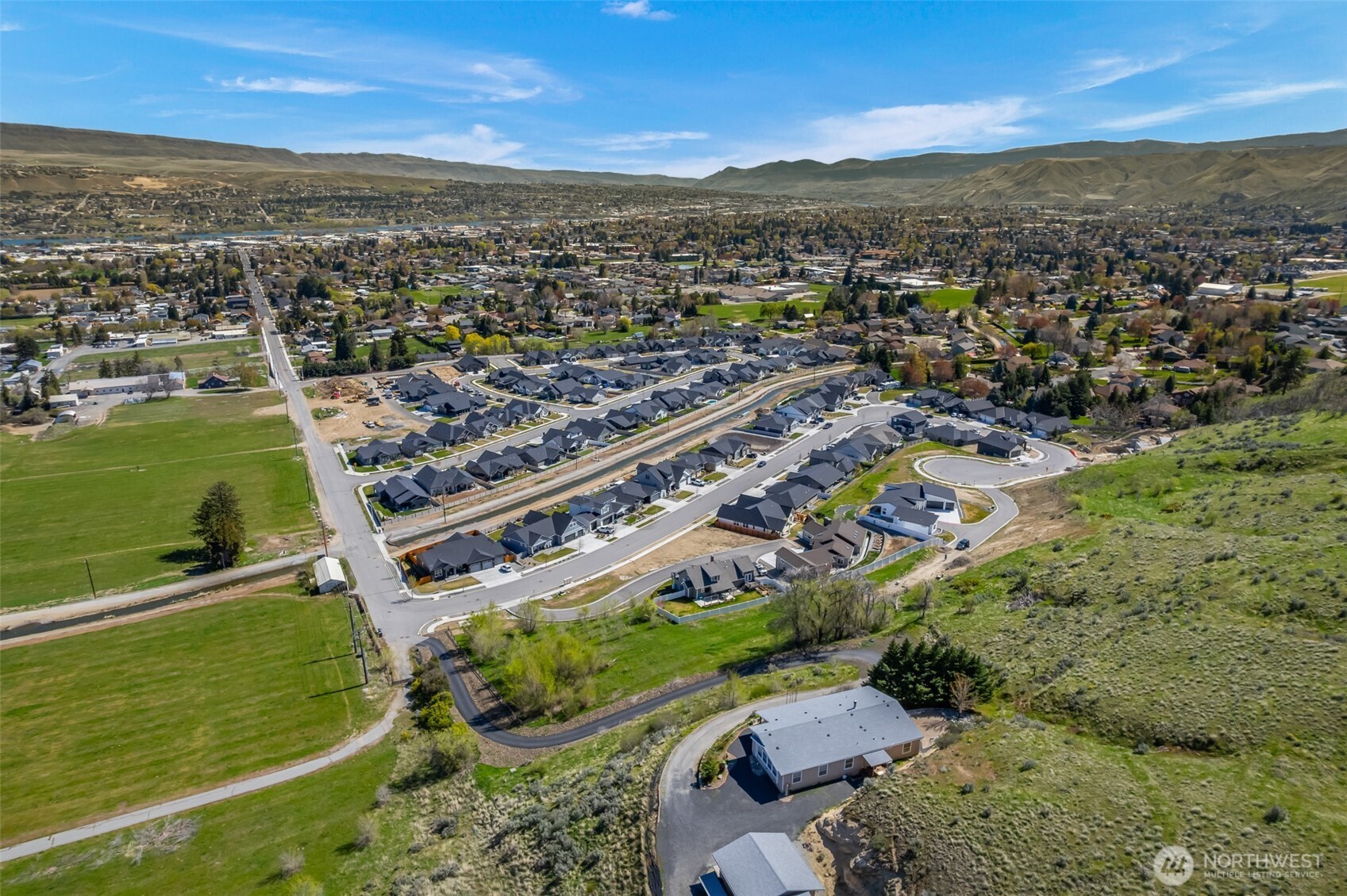 935 Silas Lane Wenatchee, WA 98801 - Photo 14 of 24 a view of a city