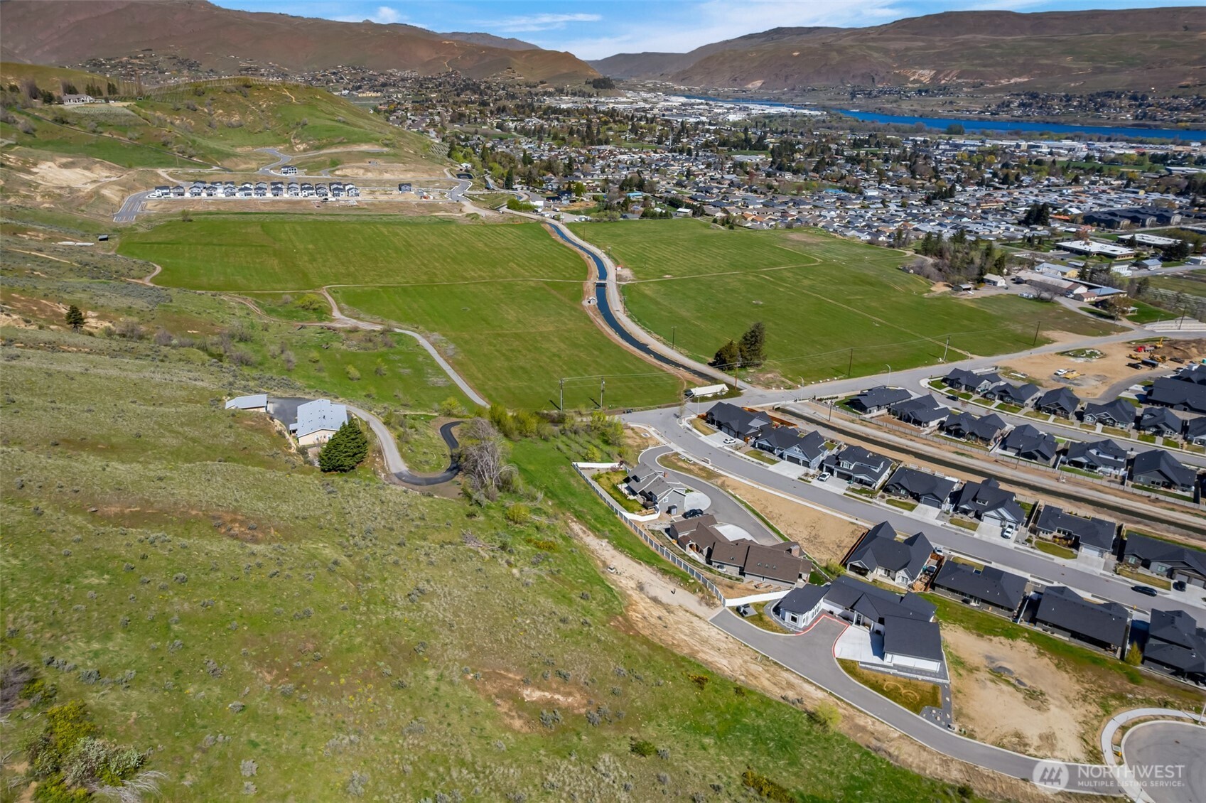 935 Silas Lane Wenatchee, WA 98801 - Photo 16 of 24 an aerial view of residential houses with outdoor space
