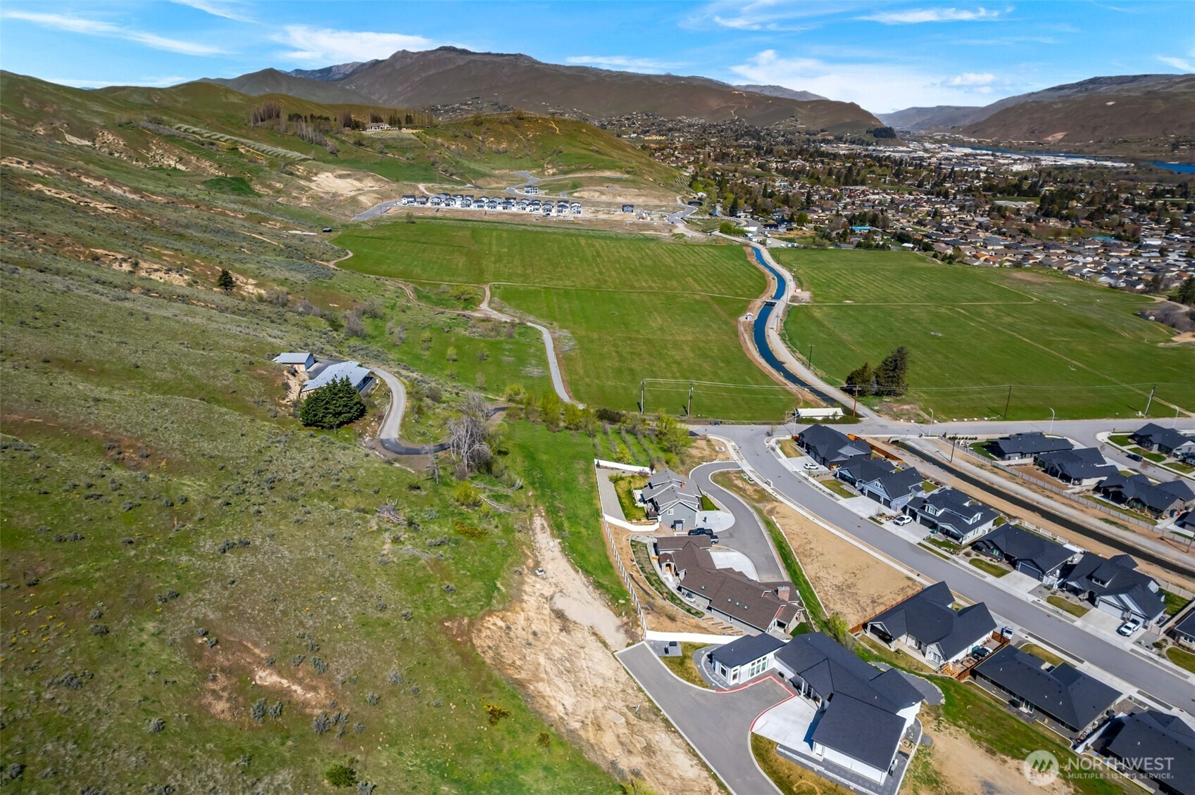 935 Silas Lane Wenatchee, WA 98801 - Photo 17 of 24 a view of a city