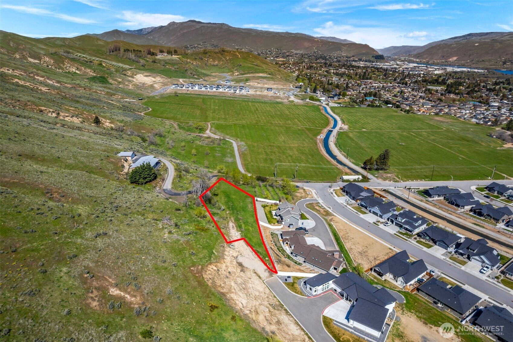 935 Silas Lane Wenatchee, WA 98801 - Photo 2 of 24