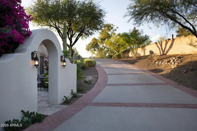 $3,995,900 | 4761 East Marston Drive, Paradise Valley, AZ 85253