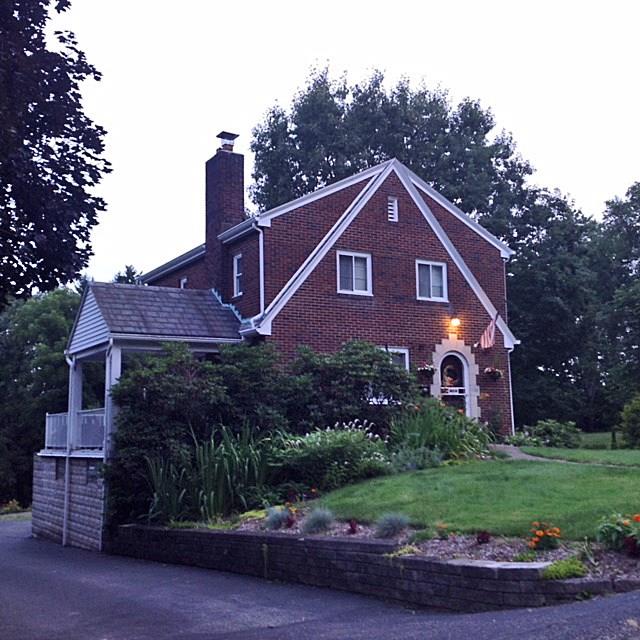 130 Harding Road Pittsburgh, PA 15229 - Photo 2 of 23 Gallery Image 2