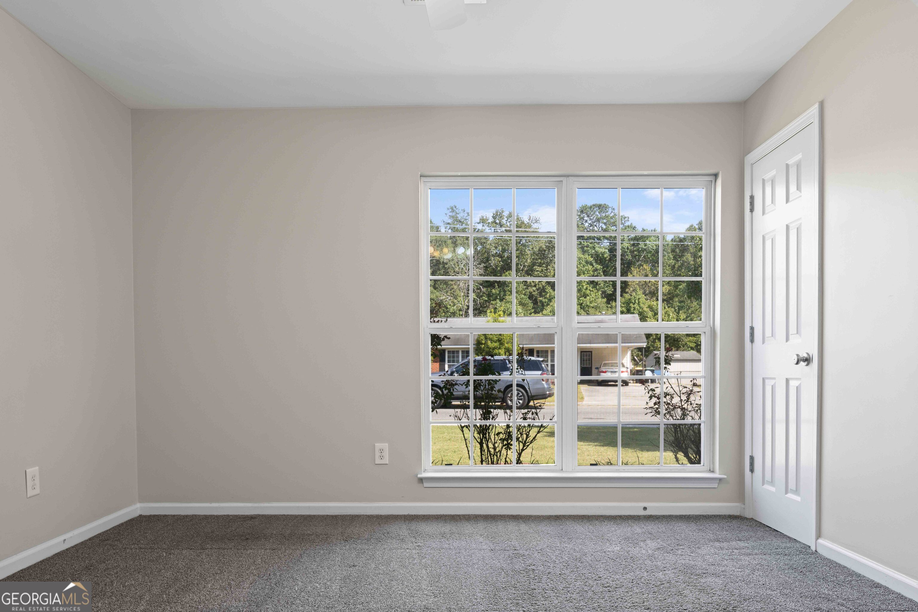 33 Northwest Hunters Glenn Road Rome, GA 30165 - Photo 14 of 43 an empty room with a window