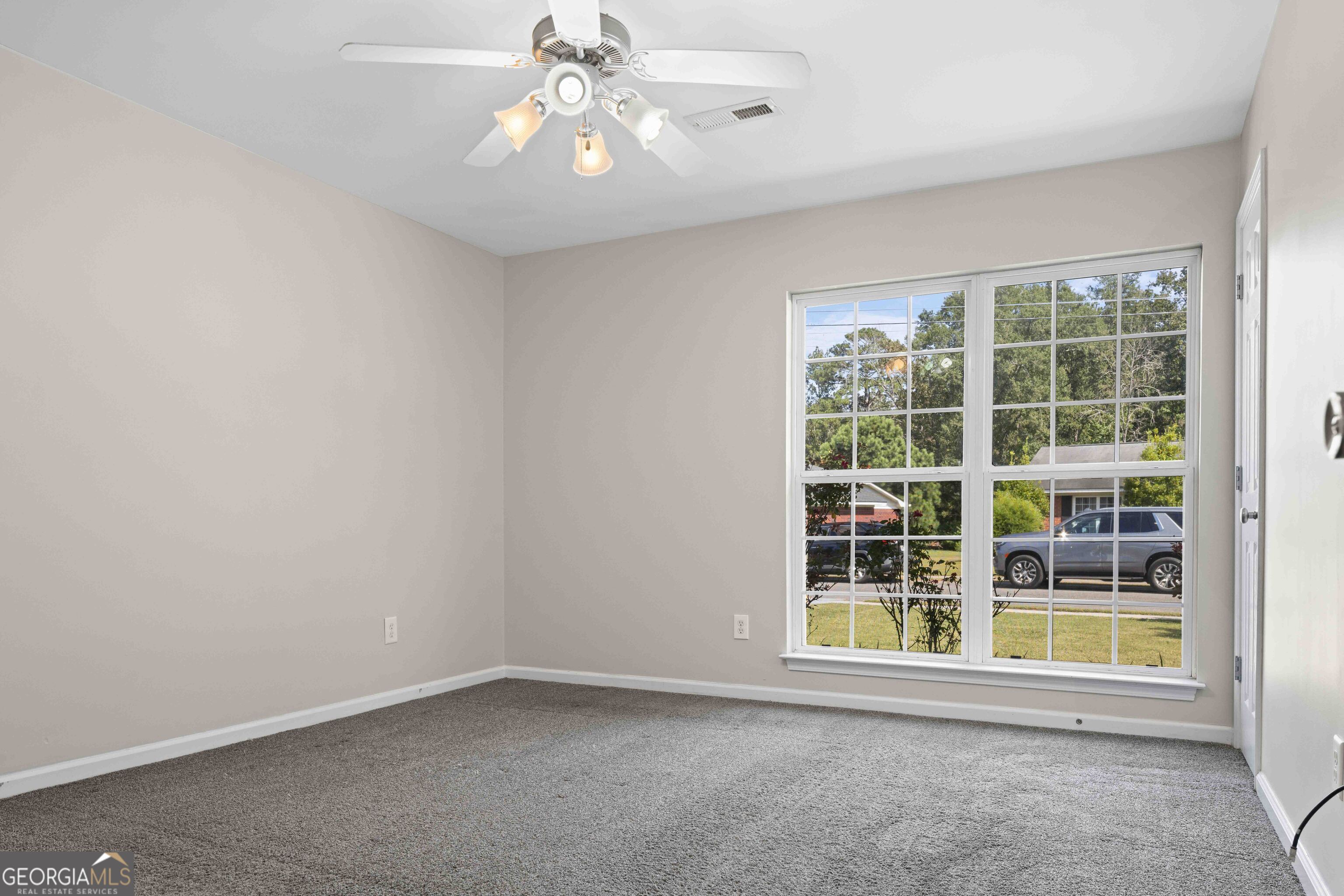 33 Northwest Hunters Glenn Road Rome, GA 30165 - Photo 20 of 43 an empty room with windows and entrance