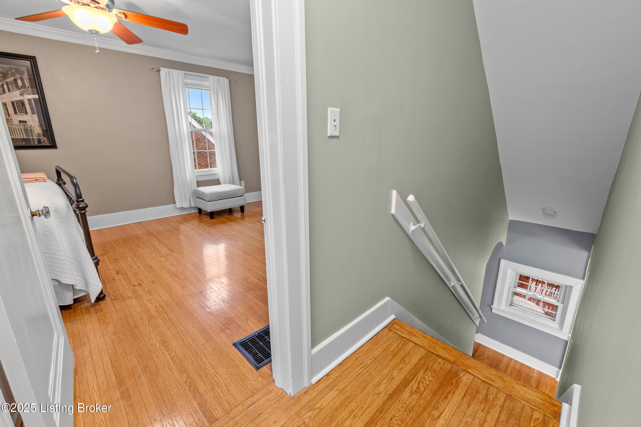 916 Greenleaf Road Louisville, KY 40213 - Photo 27 of 55 upstairs hallway