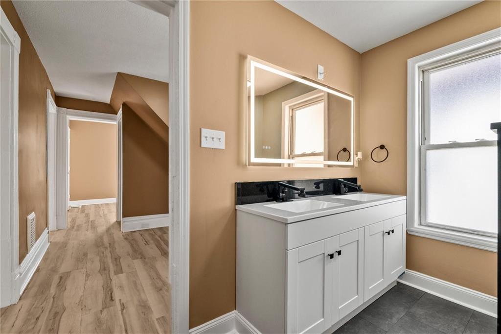 391 Vermont Avenue Rochester, PA 15074 - Photo 17 of 37