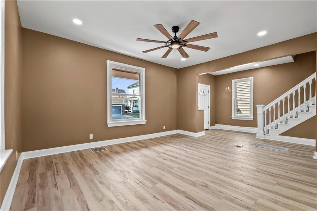 391 Vermont Avenue Rochester, PA 15074 - Photo 3 of 37