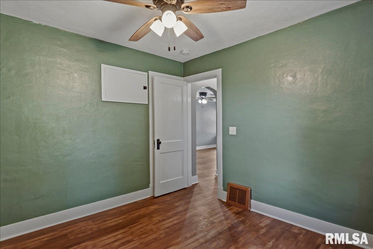 806 9th Street Pawnee, IL 62558 - Photo 21 of 36