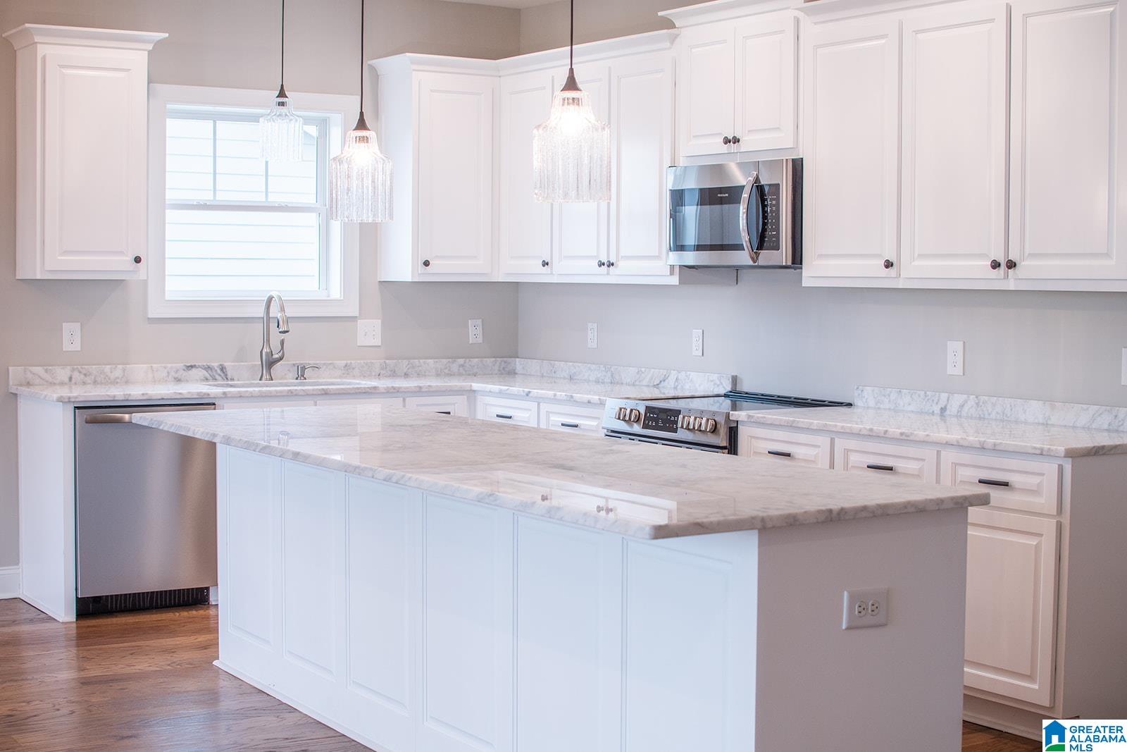 224 Shoreline View Talladega, AL 35160 - Photo 9 of 46