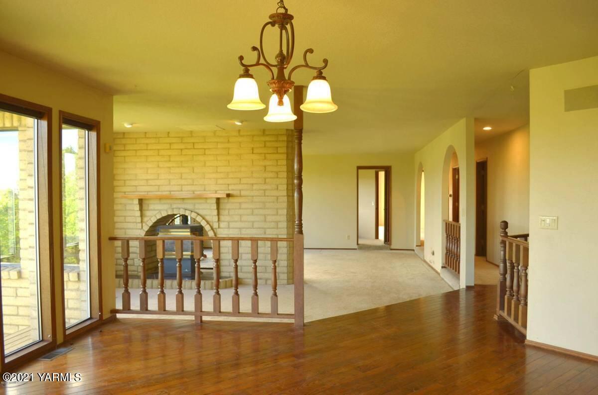 12920 West Barrett Road Yakima, WA 98908 - Photo 3 of 6 a view of a interior of the house