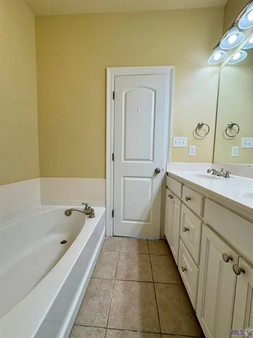 $177,900 | 24345 Chateau De Chene Boulevard, Unit 15, Walker, LA 70785