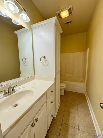 $177,900 | 24345 Chateau De Chene Boulevard, Unit 15, Walker, LA 70785