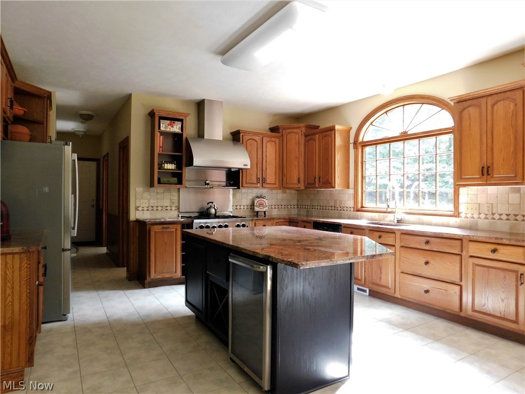 10319 Sherman Road Chardon, OH 44024 - Photo 10 of 25 Bright sun filled kitchen. Appliances stay.