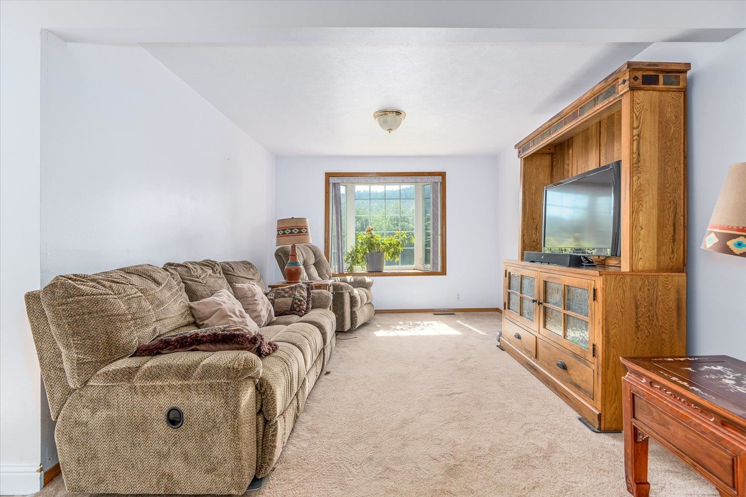 4355 Whittier Road Clayton, WA 99110 - Photo 2 of 43