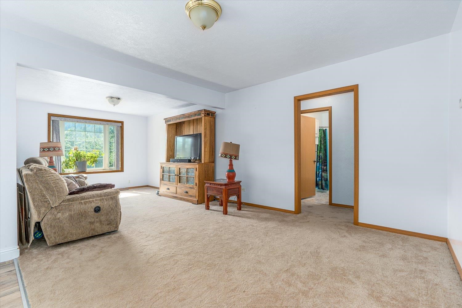 4355 Whittier Road Clayton, WA 99110 - Photo 3 of 43